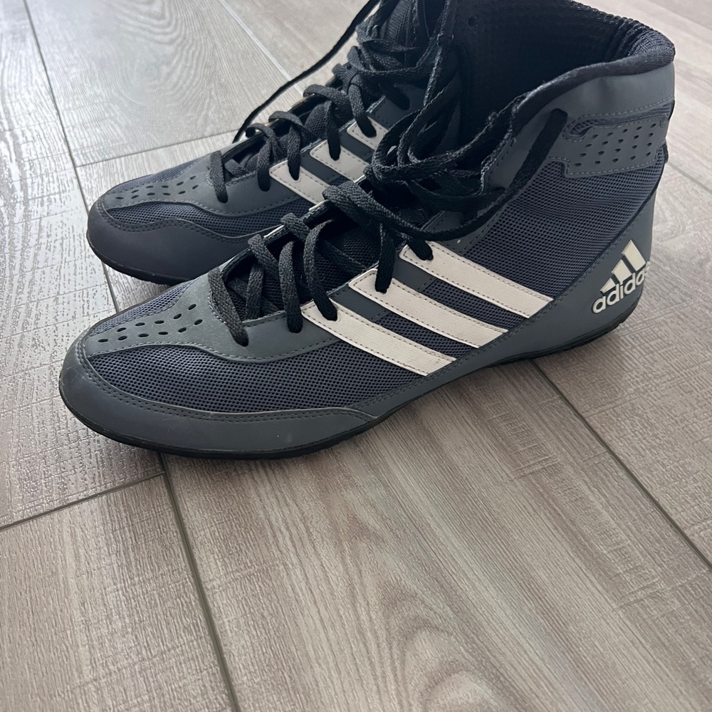 Adidas Men's grey and White Wrestling boxing Shoes